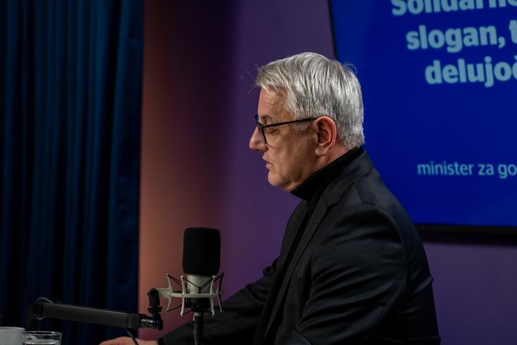 Ob tem je izpostavil tudi rast proračunskih sredstev za šport: leta 2022 je bilo za šport namenjenih 25 milijonov evrov, letos že 64 milijonov evrov, cilj v prihodnjih letih pa je približati se sto milijonom evrov. | Foto: Liam Toni Šironjič