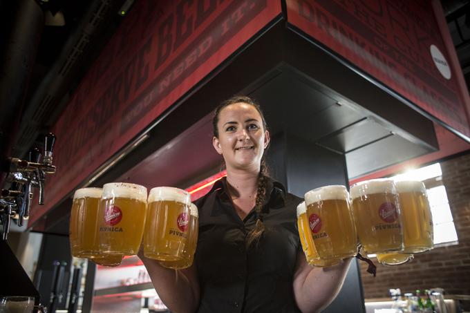 V ljubljanski Pivnici Union ob današnjem prazniku pivoljubce vabijo na brezplačno pivo, ki si ga bodo ob določenih urah lahko natočili kar sami. | Foto: Matej Leskovšek