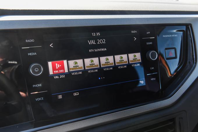 Opcijsko je na voljo 10,26-palčni digitalni zaslon, ki se lahko dopolnjuje z voznikovimi digitalnimi merilniki. | Foto: Gašper Pirman