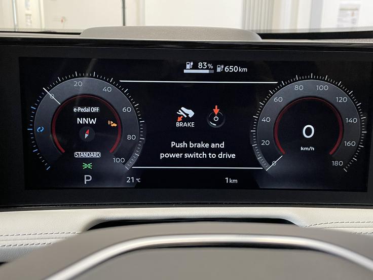 Digitalni merilniki, ki preostanek elektrike prikazujejo tako z odstotkom kot tudi oceno dosega. | Foto: Gregor Pavšič