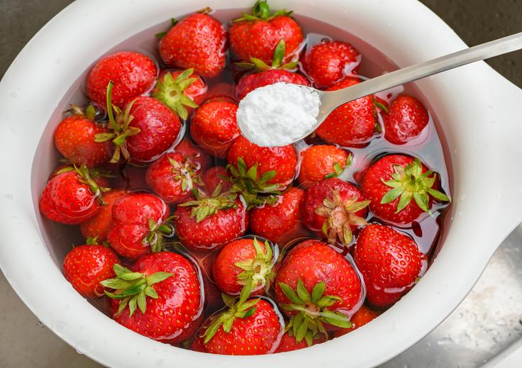Soda bikarbona odstranjuje ostanke pesticidov. | Foto: Shutterstock