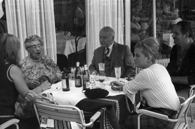 ... z možem Maxom Mallowanom v hotelu Lev v Ljubljani avgusta 1967. | Foto: Edi Šelhaus, hrani: MNZS
