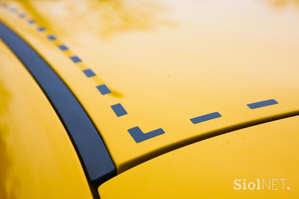Fiat 500 1.2 8V lounge - šik mestni malček s posluhom za visoko modo