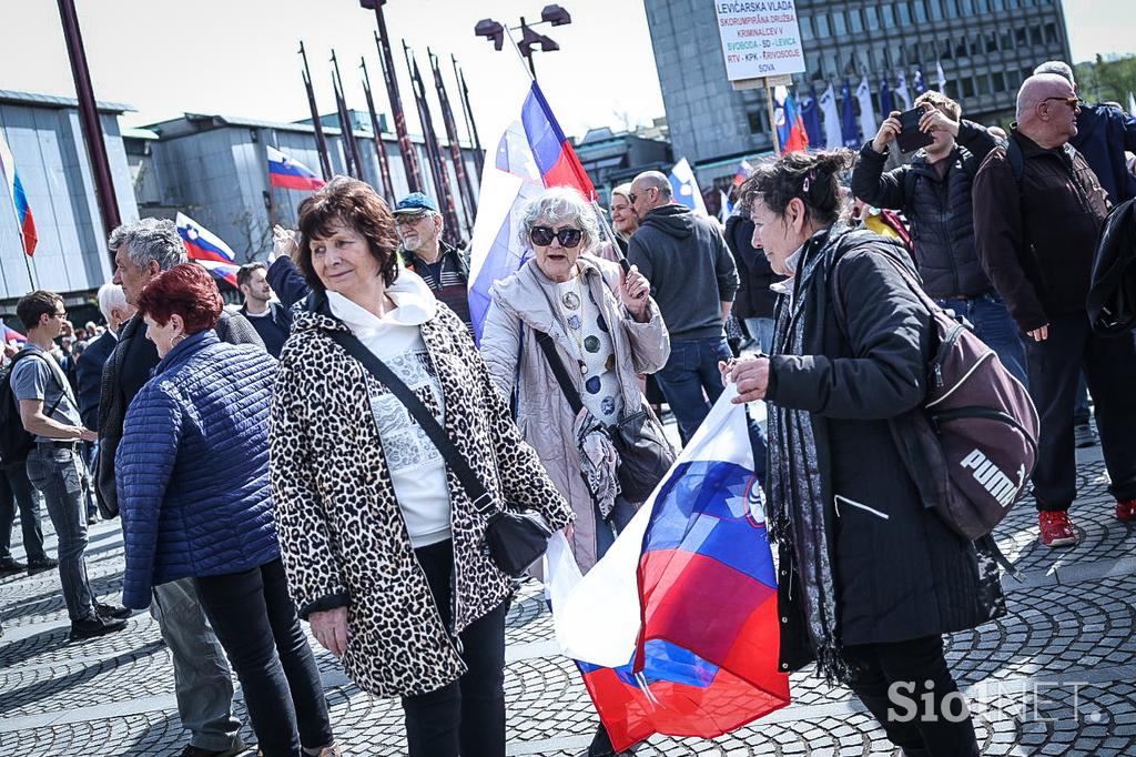 Protestni shod pred DZ-jem