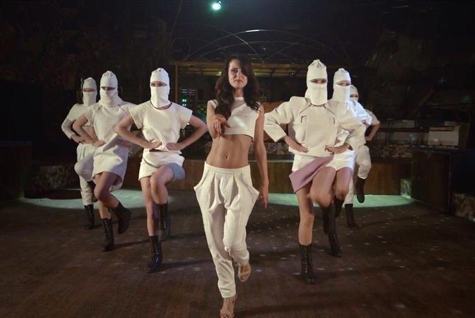 Eli' in Alice Bossman v glasbeno-modnem sodelovanju