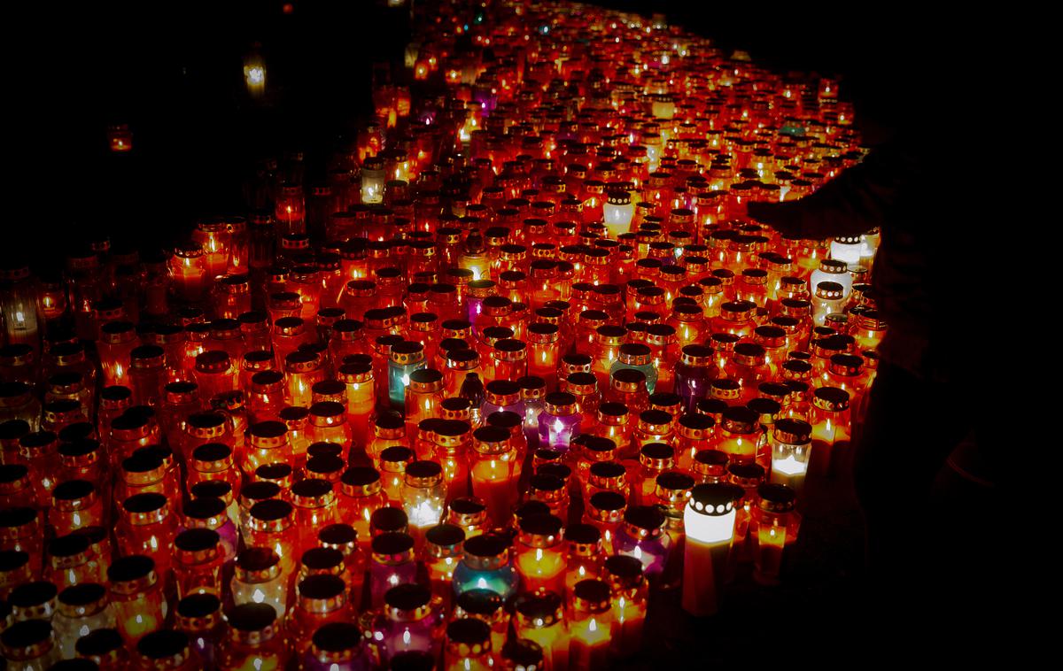 žale, sveča, sveče | Foto Ana Kovač