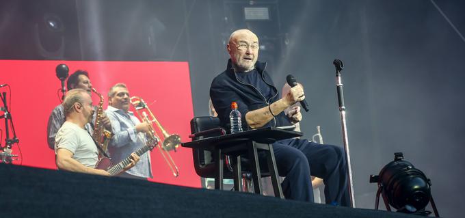 Collins na koncertih že nekaj časa nastopa le sede. | Foto: Guliverimage/Imago Lifestyle