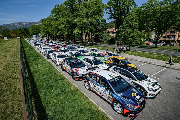 Na reliju Vipavska dolina je za točke slovenskega prfvenstva vozilo 53 posadk.  | Foto: Aljaž Jež