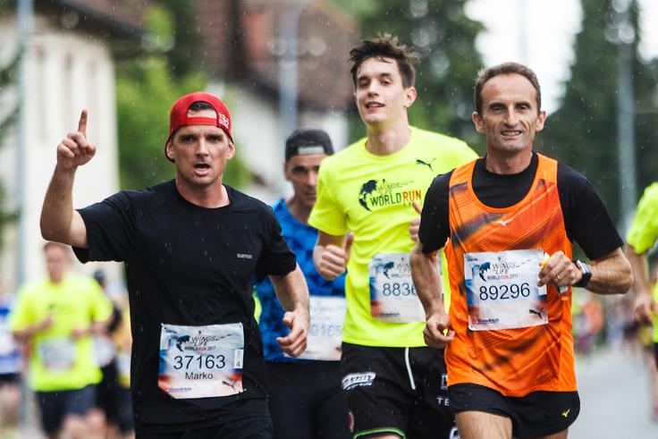 Deskar prostega sloga Marko Grilc, ki se je pred meseci hude poškodoval, je tekel v družbi maratonca Romana Kejžarja. | Foto: Grega Valančič/Sportida