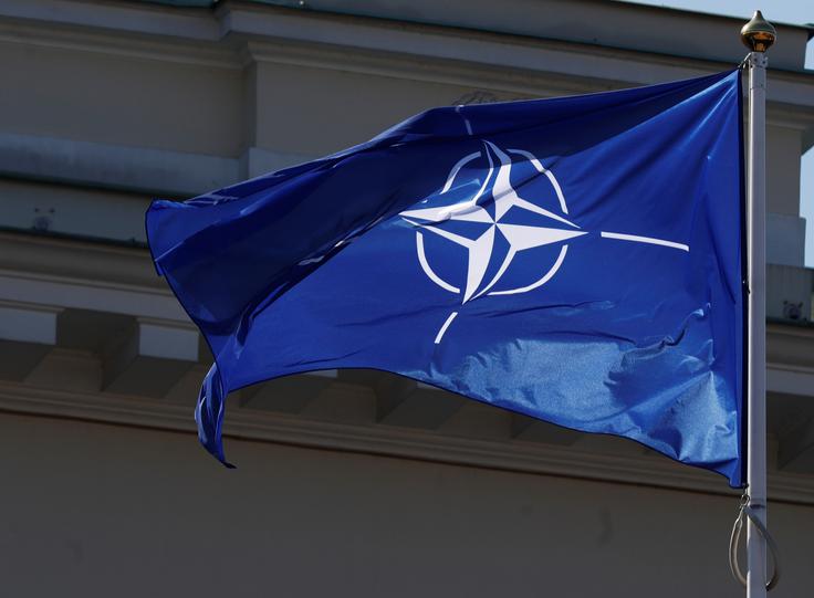 "Verjeti, da bo po brexitu francoščina ponovno postala prvi jezik Evrope, odraža nerazumevanje, da je Evropska unija geopolitična enota, v kateri že 75 let prevladujeta ZDA in Nato," je oster glavni francoski finančni inšpektor Francois Asselineau, eden od najbolj vnetih zagovornikov enostranskega odhoda Francije iz Evropske unije, evroobmočja in zveze Nato. | Foto: Reuters