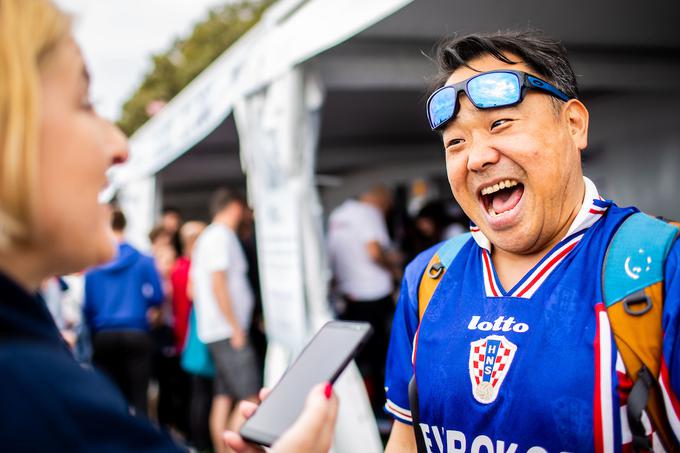 Osemindvajset turistk iz Južne Koreje je prav danes v Zadar pripeljal turistični vodnik Taewon Seo, Južnokorejec, ki se je v sosednjo deželo zaljubil že v času študija političnih ved, natančneje leta 1991 ob osamosvojitvi Hrvaške, in je bil prvi, ki je leta 2000 na Hrvaško pripeljal turiste iz Južne Koreje. | Foto: Grega Valančič/Sportida