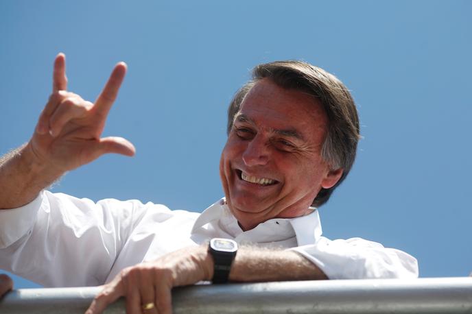Jair Bolsonaro | Uradniki so protokolarna darila skušali prodati v tujini "z namenom nezakonite obogatitve tedanjega predsednika", denar pa so nato izplačali Bolsonaru "brez uporabe uradnega bančnega sistema", še piše v poročilu, ki ga je brazilska zvezna policija predala vrhovnemu zveznemu sodišču. | Foto Reuters
