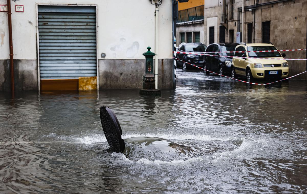 poplave v Italiji | Iz Italije poročajo o poplavljenih naseljih in večji gmotni škodi.  | Foto Reuters