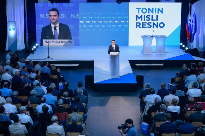 Novi predsednik stranke Matej Tonin je odločen, da je čas, za novo, njegovo generacijo, obenem napoveduje ohranitev vrednot krščanske demokracije. | Foto: STA ,