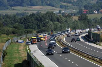 Huda nesreča avtobusa na poti na romanje: vsaj 12 mrtvih in več kot 30 ranjenih  #foto