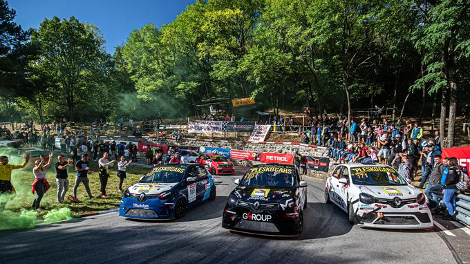 Miha Fabijan (na sredini) je gorski prvak pokala Twingo. | Foto: WRC Croatia