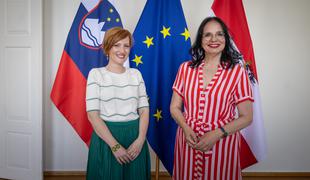 Ministrica Asta Vrečko za poglobitev sodelovanja z Avstrijo na področju kulture