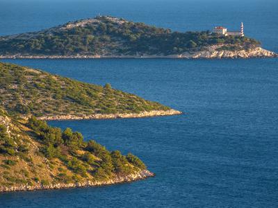 Nesreča čolna na Hrvaškem, poškodovan Slovenec