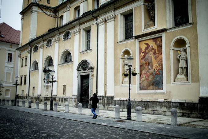 Stolnica sv. Nikolaja, poškodovana freska | Foto: Ana Kovač