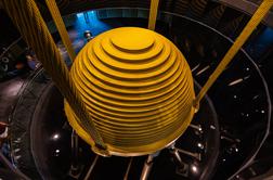 Kaj dela stavbo, ki jo je brez varovanja preplezal Alex Honnold, tako posebno?