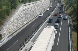 Okvara tovornega vozila zaprla vipavsko hitro cesto