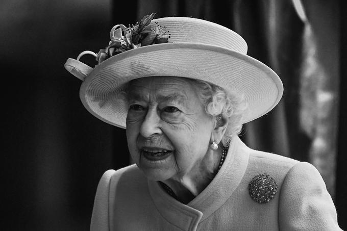 Kraljica Elizabeta II. je pri 96 letih umrla v dvorcu Balmoral na Škotskem, v zadnjih trenutkih pa je bilo ob njej več članov kraljeve družine. Kot so zapisali v sporočilu za javnost, je kraljica mirno umrla v dvorcu Balmoral.
 | Foto: Reuters