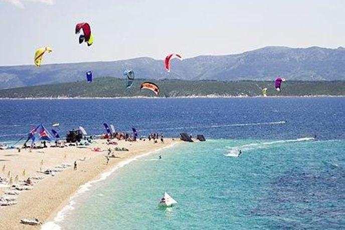 "Kite surferji" preskakovali Zlati rt