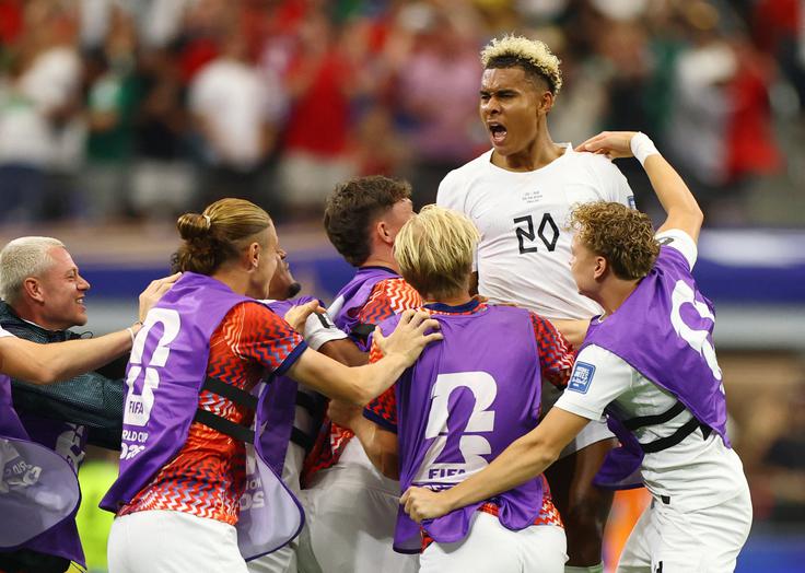 Antonio Nusa je ob koncu prvega polčasa zadel za vodstvo Norveške z 1:0. | Foto: Reuters