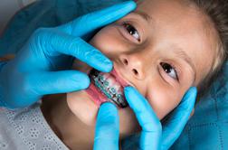 Otroci, ki so lani ostali brez ortodonta, zdravljenje nadaljujejo na stomatološki kliniki