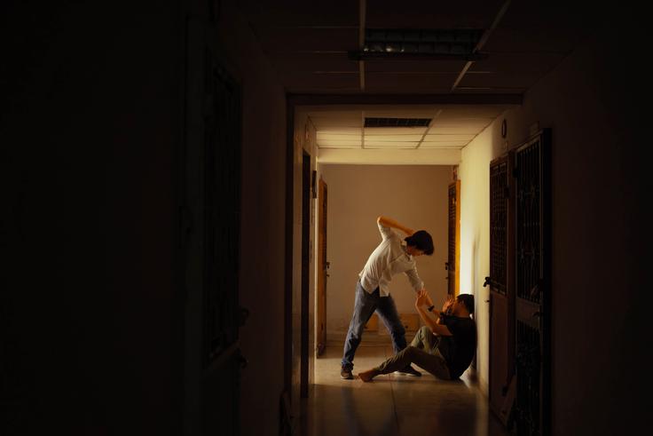 Povod za fizični obračun, ki se je zgodil 8. oktobra, je bil spor med dijakoma srednje šole v Zagrebu, med katerim je eden od njiju - kasnejša žrtev zasede pred šolo - drugega potisnil v zid in mu dejal, naj preneha z žaljenjem sošolk.  | Foto: Shutterstock