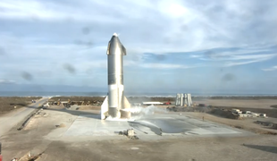 Vesoljska raketa SpaceX uspešno pristala, a zatem eksplodirala #video