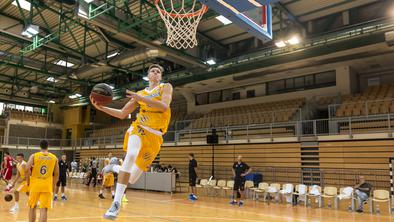 Nadarjeni 17-letni Slovenec, ki je stopil pred NBA-igralce