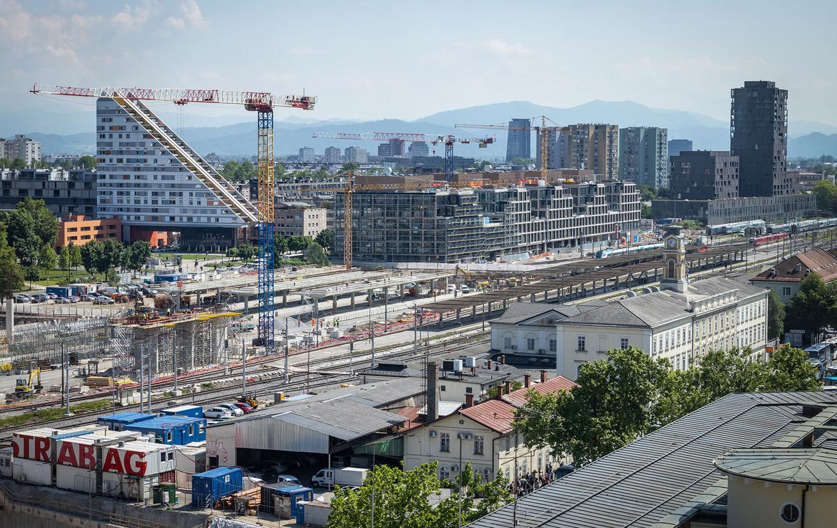 Emonika, železniška posatja, železnica, Ljubljana | Dela medtem ne bodo vplivala na vozni red vlakov, ki bodo vozili kot običajno, so dodali na Slovenskih železnicah. | Foto Bojan Puhek
