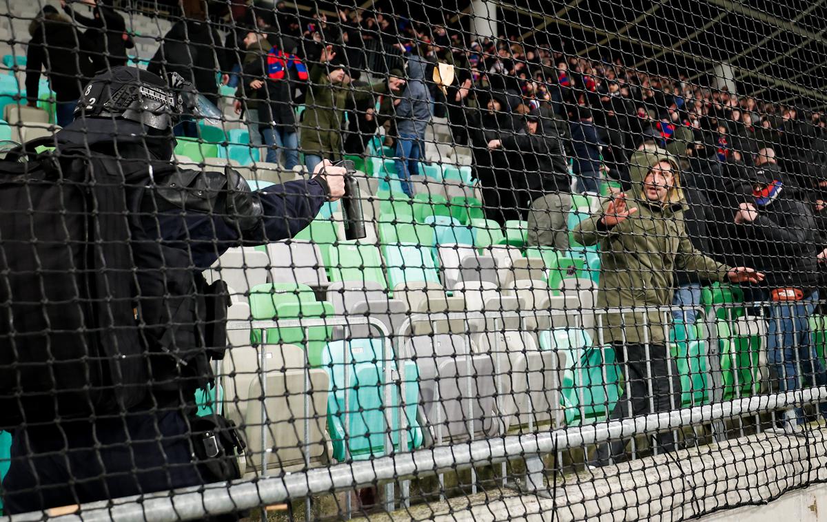 Olimpija - Borac, pretek navijačev | Foto Luka Kotnik