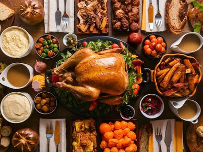 Vina za martinovo mizo: okusi, ki povežejo jed, družbo in praznik