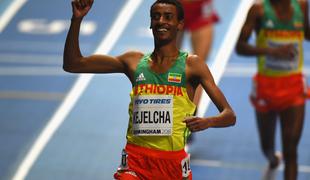 Etiopijec Kejelcha za las zgrešil svetovni rekord