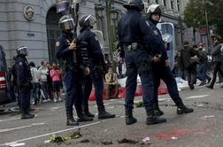 (VIDEO) Protesti po Evropi v znamenju nasilja na ulicah