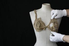 Avstrijci lastniki najstarejšega modrčka