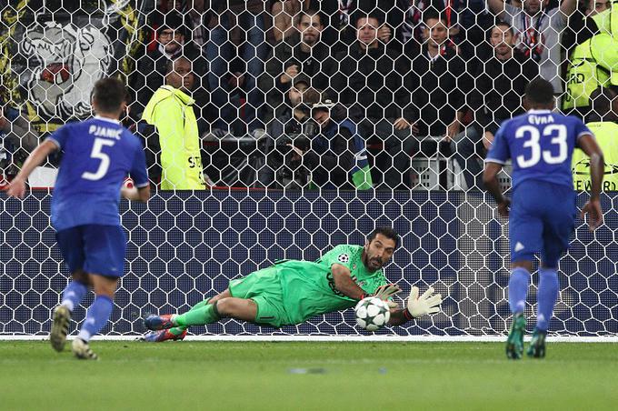 Gianluigi Buffon je v Lyonu ubranil enajstmetrovko in poskrbel za še nekaj izjemnih obramb. | Foto: Guliverimage/Getty Images