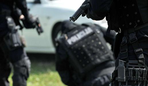 Incident sredi Maribora: uničevali so lastnino, razgnala jih je policija