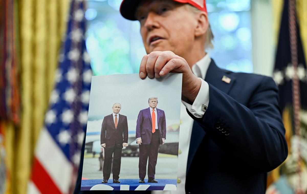 Vladimir Putin in Donald Trump | Vladimir Putin rožlja z orožjem, da bi ustrahoval Evropo, Donald Trump pa od evropskih držav za ameriško obrambo Evrope zahteva denar. | Foto Guliverimage