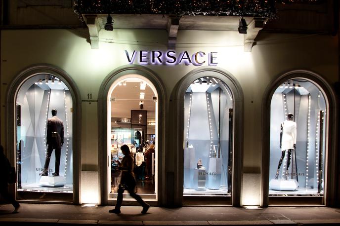 Versace | Michael Kors Holdings Limited namerava po prevzemu legendarne italijanske modne hiše število Versacejevih trgovin po svetu povečati za 50 odstotkov - na 300. | Foto Getty Images
