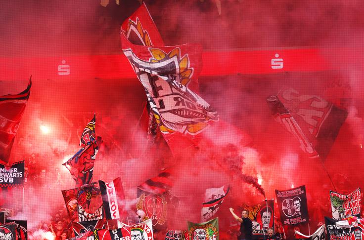 Bayer Leverkusen je spravil v dobro voljo svoje navijače. | Foto: Reuters
