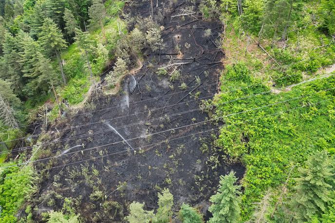 Grajski hirb, Celje | Pri gašenju požara sta sodelovali tudi letali air tractor. | Foto Mestna občina Celje