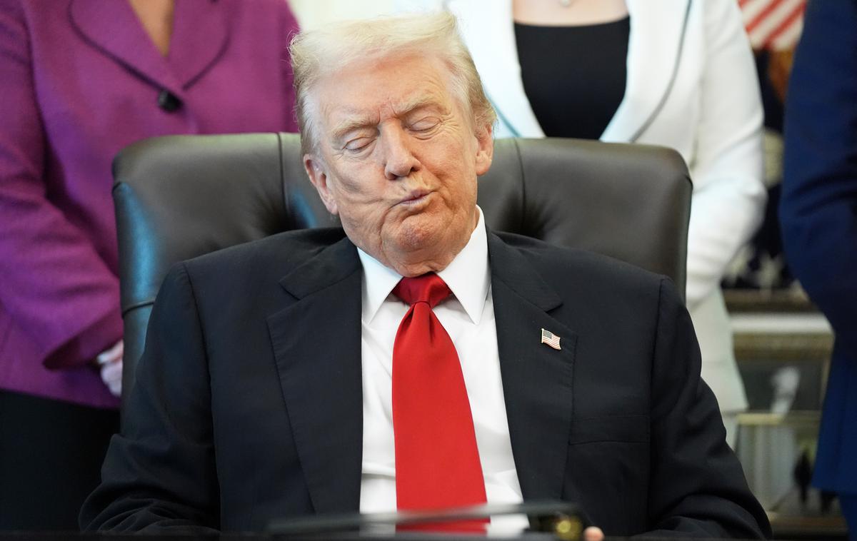 Donald Trump | Ironično je, da je prav Trump ostro kritiziral svojega predhodnika Joeja Bidna zaradi pomanjkanja energije in ga med lanskoletno kampanjo poimenoval "Zaspani Joe".  | Foto Reuters