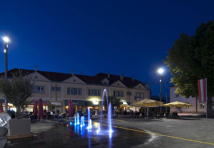 V kraju Leobersdorf (na fotografiji), ki leži okoli 28 kilometrov južneje od Mödlinga, so v času avarske države živeli ljudje, ki so bili v veliki večini vzhodnoazijskega izvora, torej pripadniki izvirnih, prvotnih Avarov. Kljub relativni bližini med obema krajema pa si moški iz avarskega naselja na območju Leobersdorfa niso iskali žena med prebivalci okoliških naselij, ampak so k njim prihajale ženske vzhodnoazijskega genetskega izvora iz jedra avarske države med Donavo in Tiso. | Foto: Guliverimage