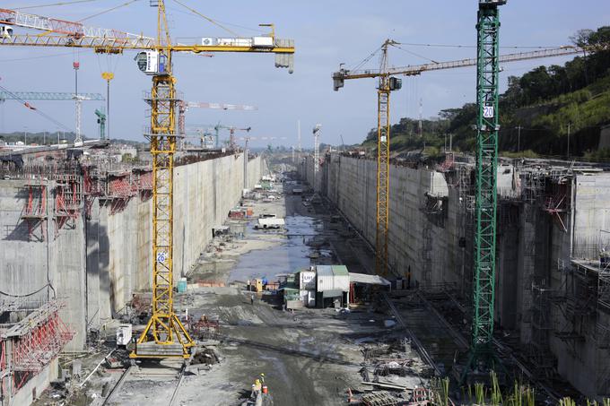 Med širitvijo bodo skupaj porabili 4,4 milijona kubičnih metrov betona. | Foto: Reuters