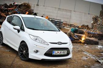 Ford fiesta deluxe