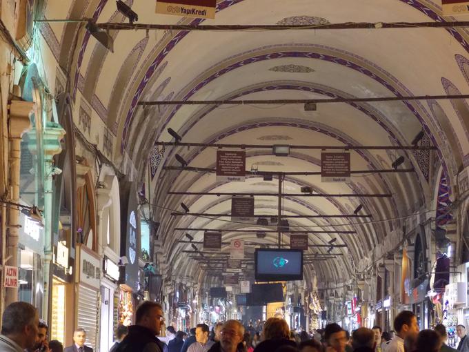 Veliki pokriti bazar oz. Grand bazaar je priljubljena turistična točka. | Foto: 