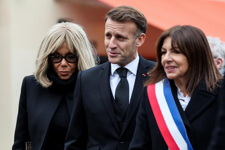 Slovesnosti se je udeležil francoski predsednik Emmanuel Macron z ženo Brigitte. | Foto: Reuters